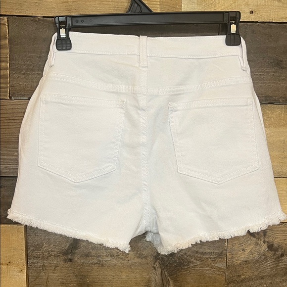 White Shorts, Venus, Size 6, cut-off, (98% cotton, 2% elastane) - Picture 5 of 9